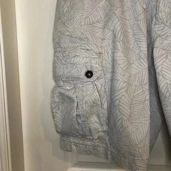 American Eagle Classic Cargo Shorts - Picture 3 of 14